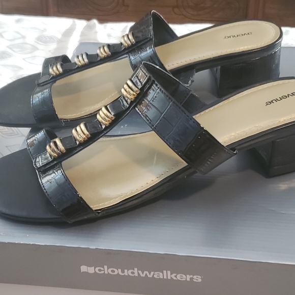 Opened toe sandal wedge - Picture 2 of 3